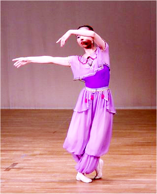 生地屋の生地（布）使用例 フラダンス、フラメンコ、ベリーダンス、ダンス、踊り衣装（衣裳）